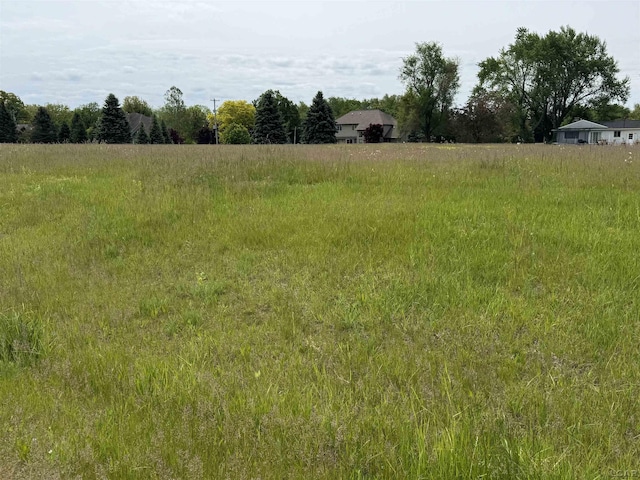 6 Wheatland Dr, Tecumseh, MI 49286