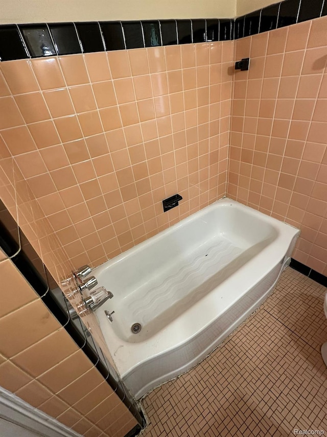 20258 Fairport St, Detroit, MI 48205 - full bathroom with shower / washtub combination and toilet