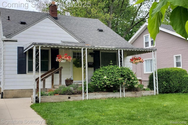 917 N Edison Ave, Royal Oak, MI 48067 - bungalow-style house with a shingled roof, a front lawn, and a chimney