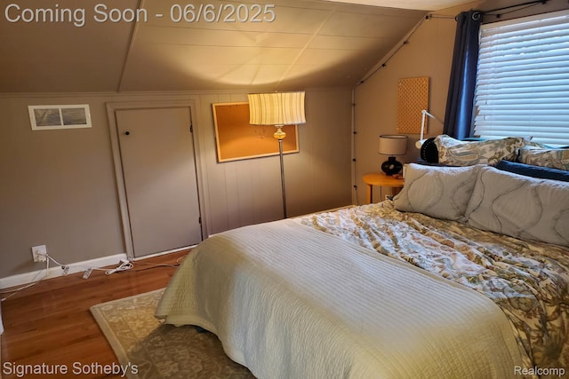 917 N Edison Ave, Royal Oak, MI 48067 - bedroom featuring wood finished floors and baseboards