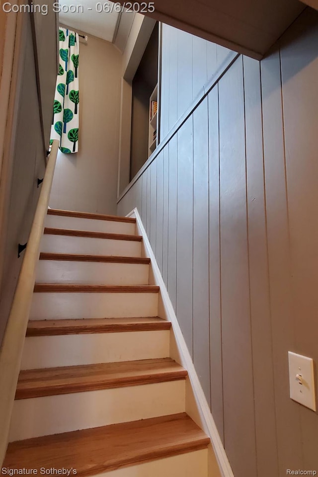 917 N Edison Ave, Royal Oak, MI 48067 - view of stairway