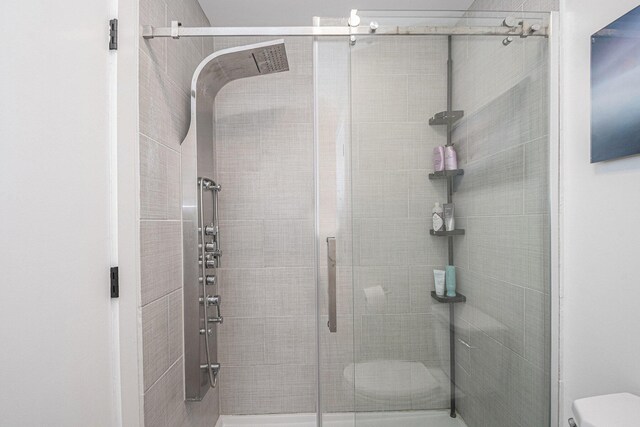 3360 Brook Trl SE, Grand Rapids, MI 49508 - full bath with toilet and a stall shower