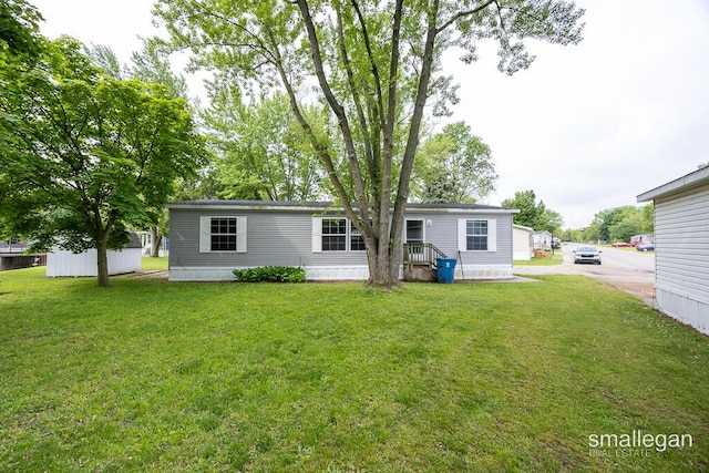 229 Spear St SW, Grand Rapids, MI 49548 - rear view of property with a yard