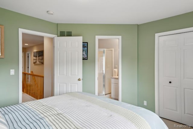 3468 High Hillcrest Dr, Howell, MI 48843 - bedroom featuring a closet and ensuite bathroom
