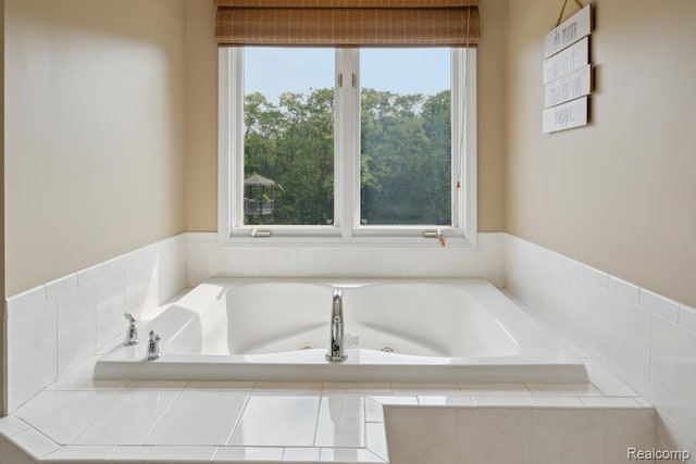 3468 High Hillcrest Dr, Howell, MI 48843 - full bath with a whirlpool tub
