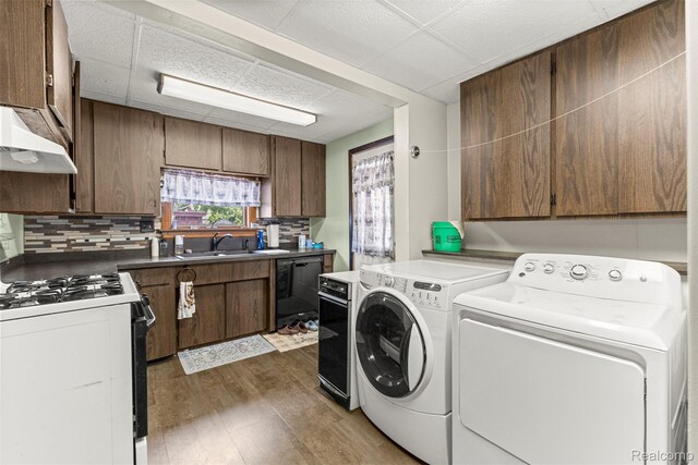 19200 Roger St, Melvindale, MI 48122 - washroom featuring washing machine and clothes dryer and wood finished floors