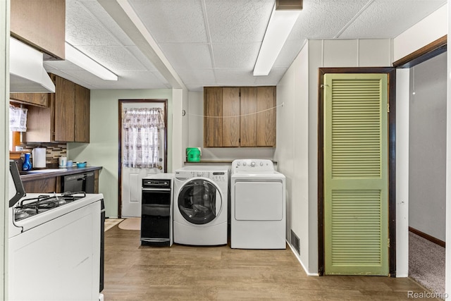 19200 Roger St, Melvindale, MI 48122 - laundry room featuring washer and dryer, light wood-style flooring, and baseboards