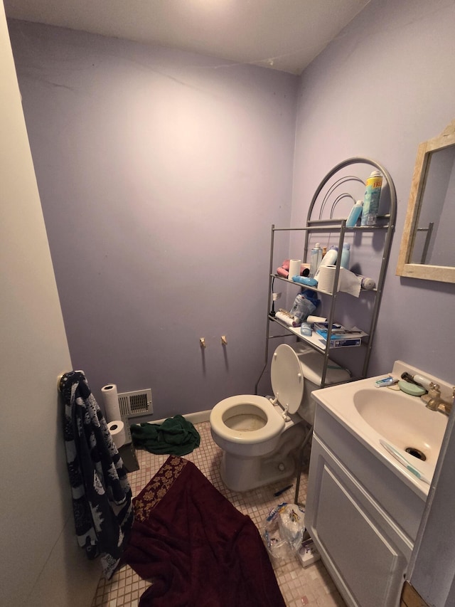 487 E Elizabeth St, Stockbridge, MI 49285 - half bath featuring toilet, vanity, and tile patterned floors