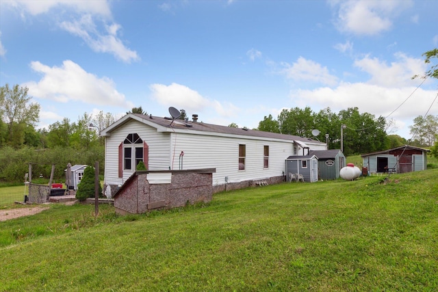 15250 142nd Ave, Big Rapids, MI 49307 - view of side of home with a yard