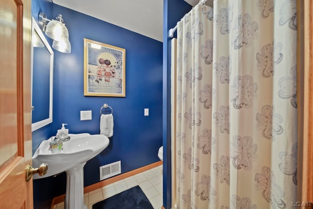 227 Lake View Dr, Hudson, MI 49247 - full bathroom featuring tile patterned floors, toilet, baseboards, and a shower with curtain