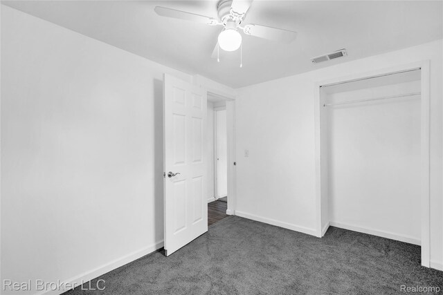 2089 Kenneth St, Burton, MI 48529 - unfurnished bedroom featuring carpet floors, baseboards, and a ceiling fan