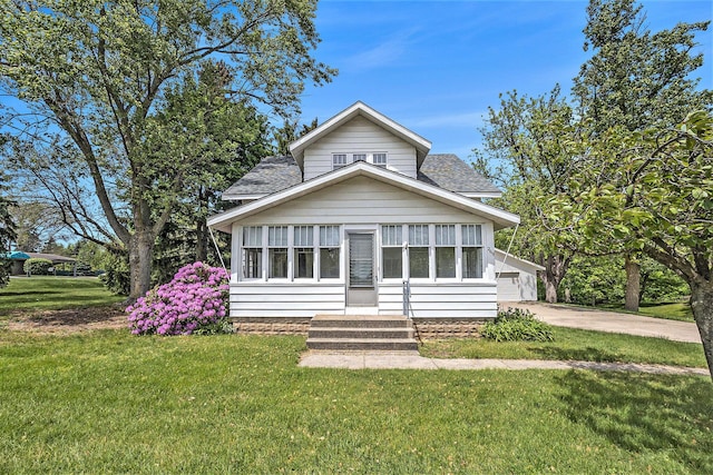 269 E 24th St, Holland, MI 49423 - view of front facade featuring a front yard, roof with shingles, and a garage