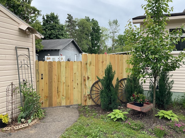 50 N Sprague St, Coldwater, MI 49036 - view of yard