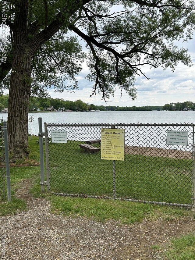 2935 Jackson Blvd, Highland, MI 48356 - view of yard with a water view