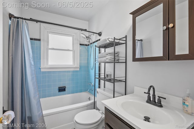 2922 Bailey Ave, Wyandotte, MI 48146 - bathroom featuring shower / bath combination with curtain, vanity, and toilet