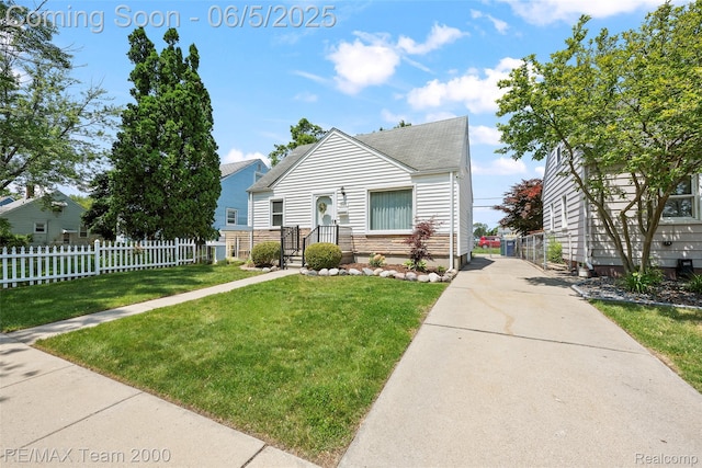 2922 Bailey Ave, Wyandotte, MI 48146 - view of front of home with a shingled roof