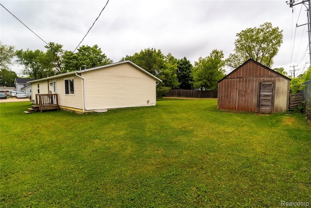 519 S Elm St, Lapeer, MI 48446 - view of yard featuring an outdoor structure