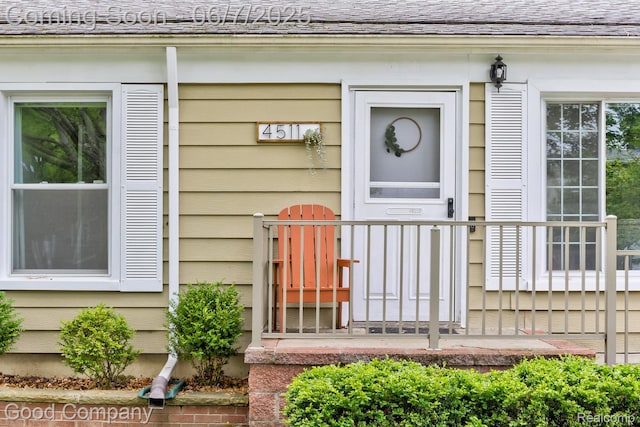 4511 Rosewold Ave, Royal Oak, MI 48073 - property entrance with a shingled roof