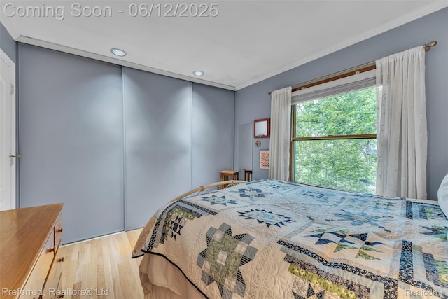 23637 Cranbrooke Dr, Novi, MI 48375 - bedroom with light wood-style floors, crown molding, and recessed lighting