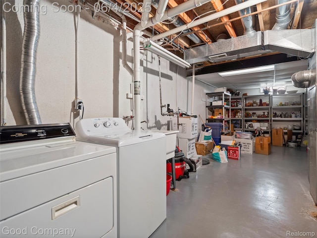 864 Challenging Trl, South Lyon, MI 48178 - laundry area featuring washer and clothes dryer