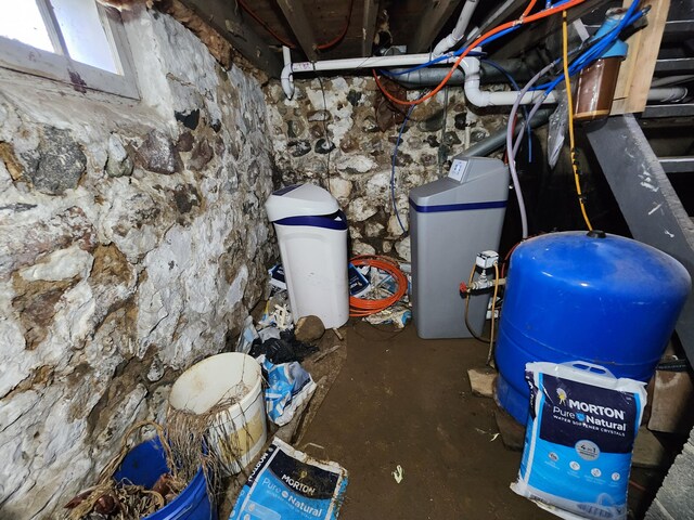 1232 Smoker Rd, Bronson, MI 49028 - below grade area featuring a water softener and a water pressure tank