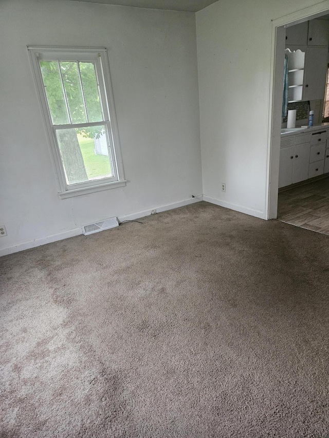 2759 Riverside Rd, Benton Harbor, MI 49022 - unfurnished room with carpet floors and baseboards