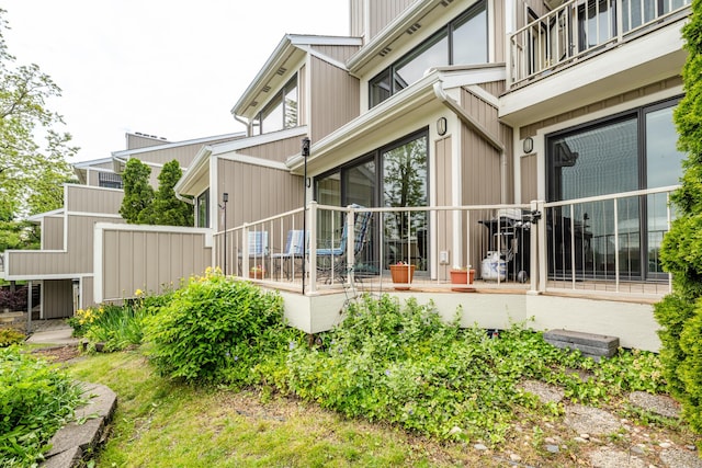 193 Wayne St, Saint Joseph, MI 49085 - view of property exterior with a balcony