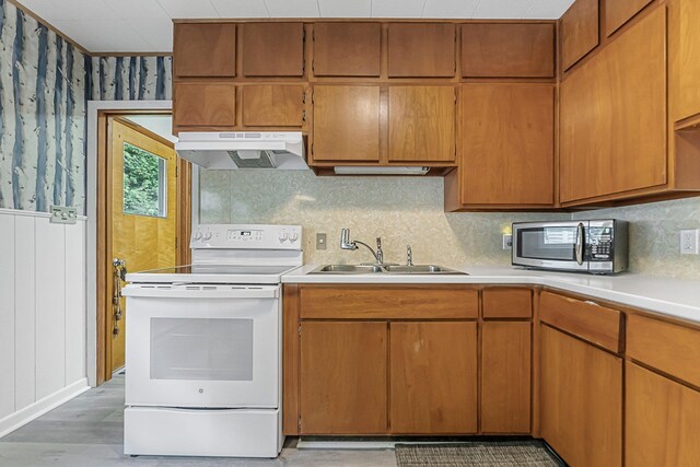 7510 Crystal Dr, Beulah, MI 49617