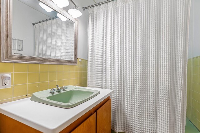 7510 Crystal Dr, Beulah, MI 49617