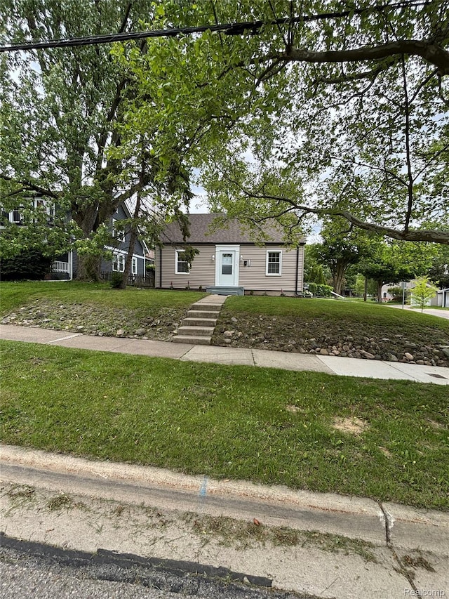 1139 S 7th St, Ann Arbor, MI 48103 - view of front of house featuring a front yard