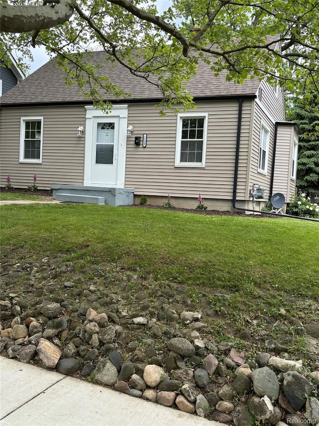 1139 S 7th St, Ann Arbor, MI 48103 - view of front facade with a shingled roof and a front lawn