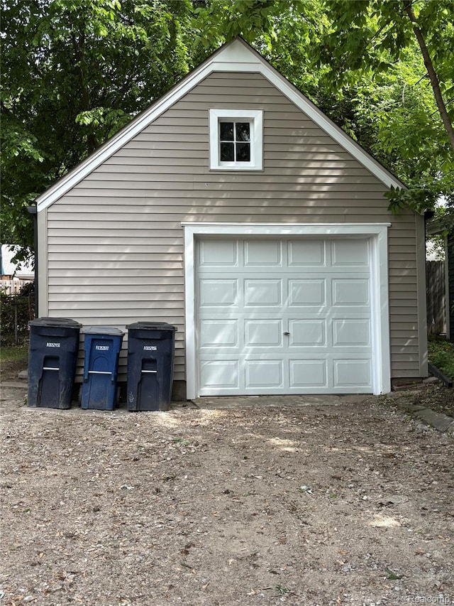 1139 S 7th St, Ann Arbor, MI 48103 - detached garage with driveway
