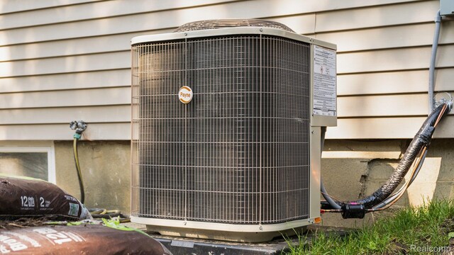 1139 S 7th St, Ann Arbor, MI 48103 - exterior view of a cooling unit