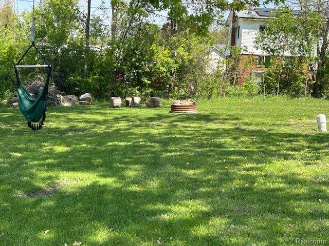 15487 Greydale St, Detroit, MI 48223 - view of grassy yard