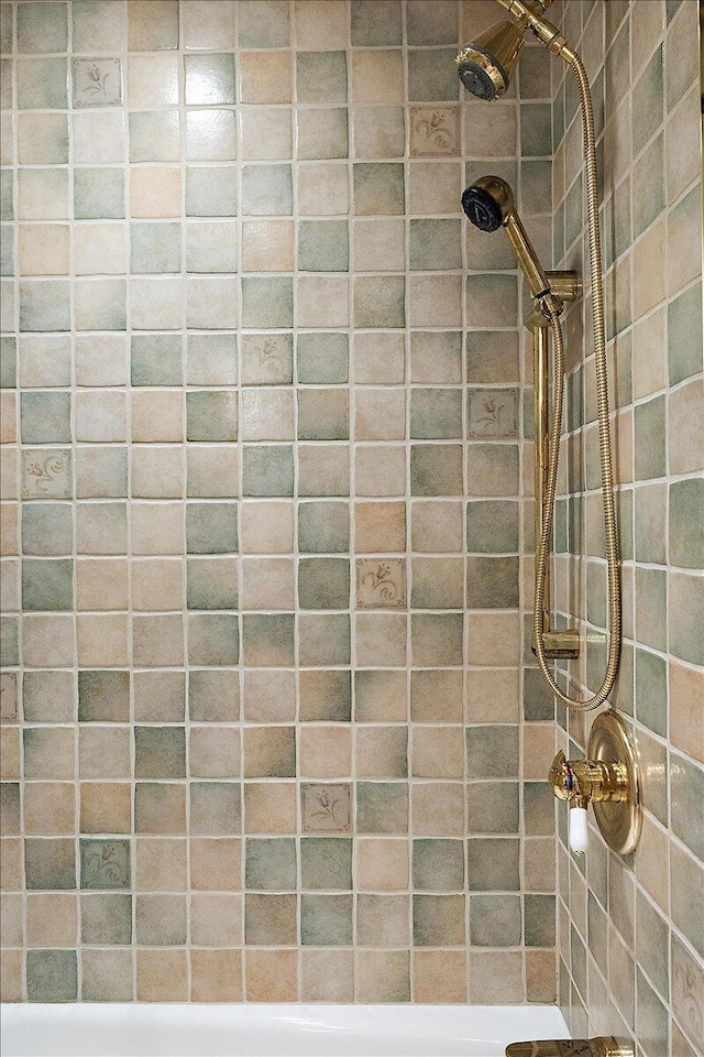 490 E Long Lake Rd, Bloomfield Hills, MI 48304 - full bath featuring a tile shower