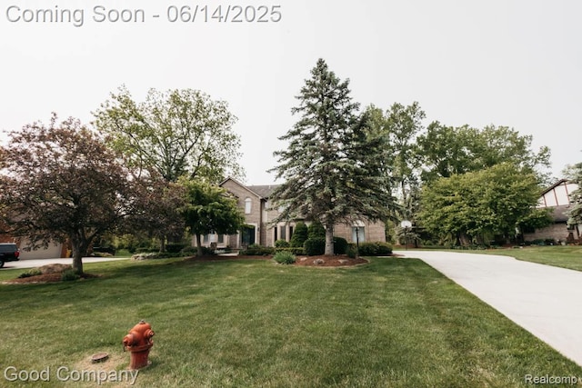 515 Oakbridge Dr, Rochester, MI 48306 - obstructed view of property featuring a front yard
