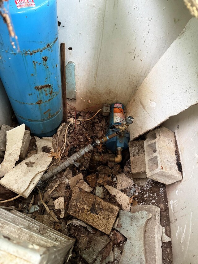 10750 16 Mile Rd NE, Cedar Springs, MI 49319 - detailed view of a water pressure tank