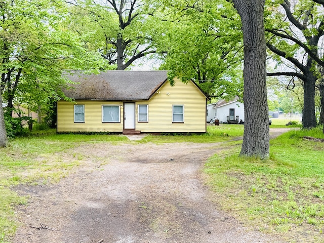 2513 5th St, Muskegon, MI 49444 - view of front of home with driveway