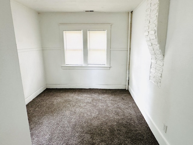 2513 5th St, Muskegon, MI 49444 - unfurnished room featuring carpet