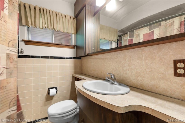 3183 Mildred St, Wayne, MI 48184 - bathroom featuring vanity, tile walls, and toilet