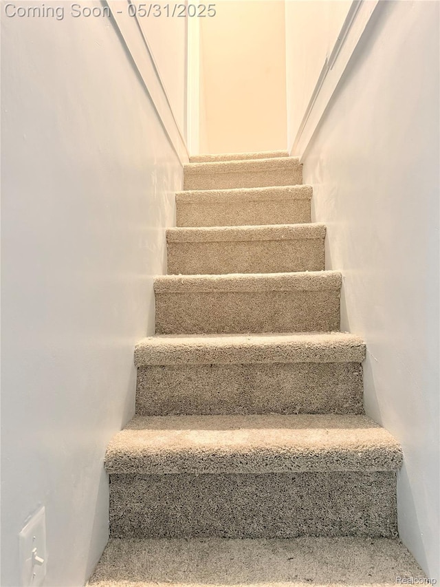 2995 Alvina Ave, Warren, MI 48091 - view of stairs