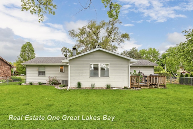 4936 Frontier Ln, Saginaw, MI 48603 - back of house featuring a deck and central AC