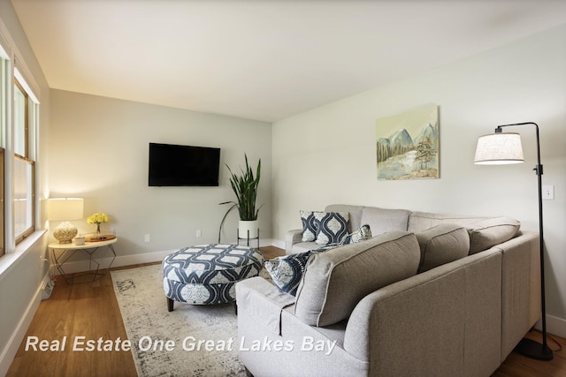 4936 Frontier Ln, Saginaw, MI 48603 - living area featuring wood finished floors and baseboards