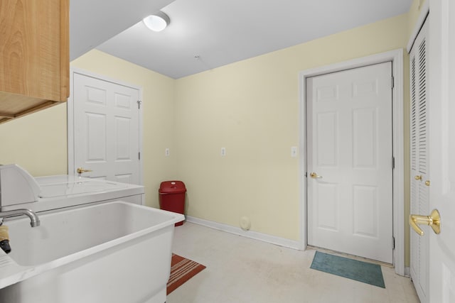 28067 Carlton Way Dr, Novi, MI 48377 - laundry room featuring washer / clothes dryer, baseboards, and light flooring