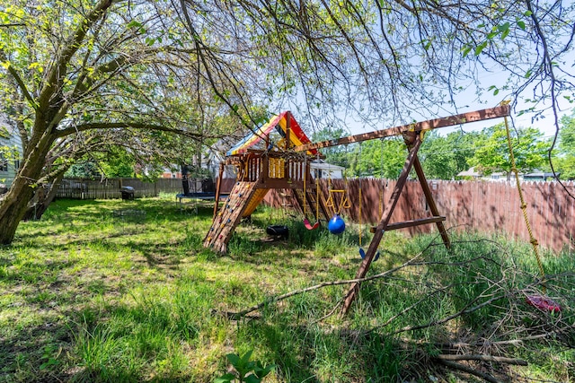 428 Orchard Ave, Muskegon, MI 49442 - view of playground with a trampoline