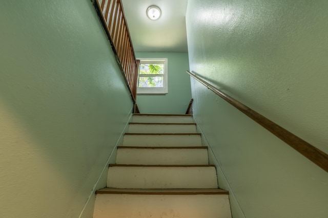 428 Orchard Ave, Muskegon, MI 49442 - view of staircase