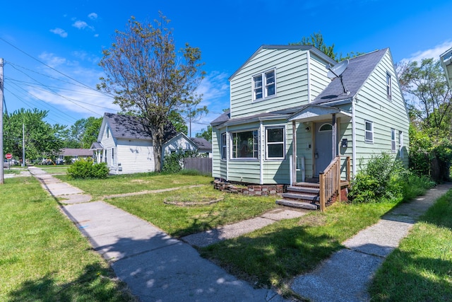 428 Orchard Ave, Muskegon, MI 49442 - bungalow featuring a shingled roof