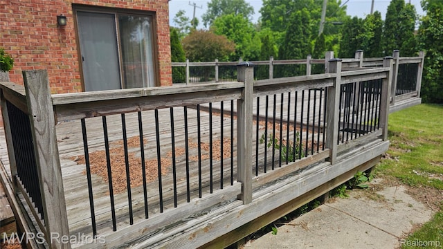 540 Clairpointe Woods Dr, Detroit, MI 48215 - wooden terrace with view of scattered trees