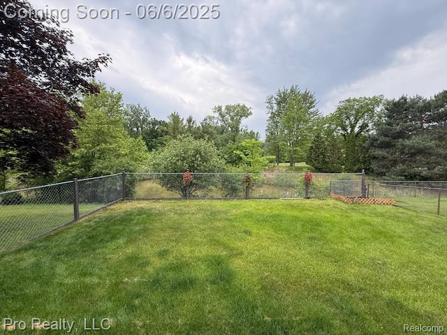 44195 Dartmouth St, Canton, MI 48188 - view of yard