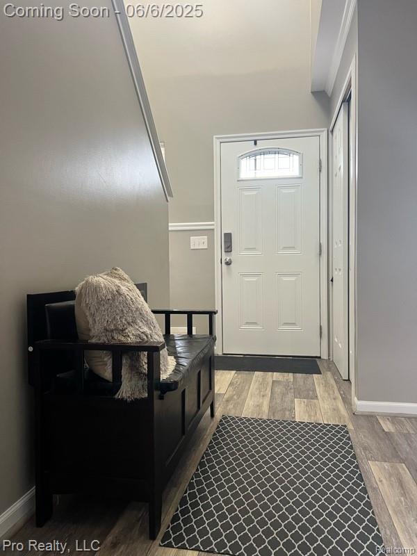 44195 Dartmouth St, Canton, MI 48188 - foyer featuring light wood-type flooring and baseboards